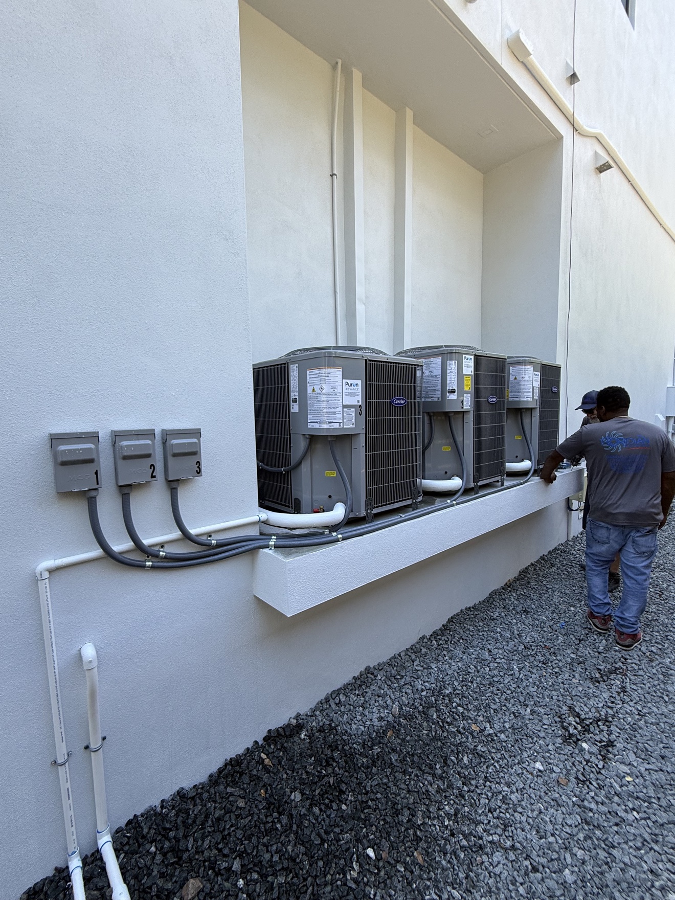 Floridian Air Conditioning van on site at a new home under construction